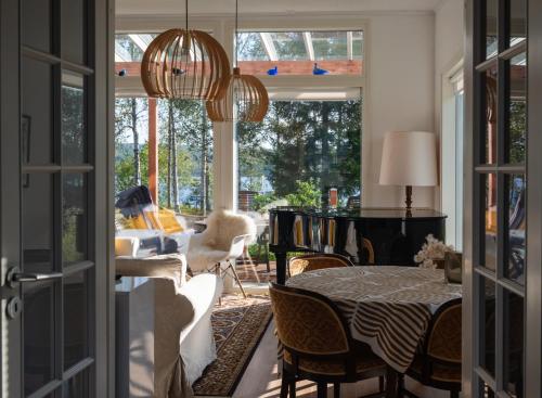 Villa Puistola & sauna near Santa's Village — 4-Star Luxury Hotel in Rovaniemi, Finland