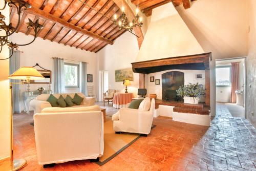 Appartamenti Villa La Fonte — 4-Star Luxury Hotel in San Gimignano, Italy