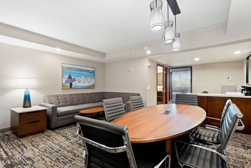 Embassy Suites by Hilton Anaheim South - photo 14