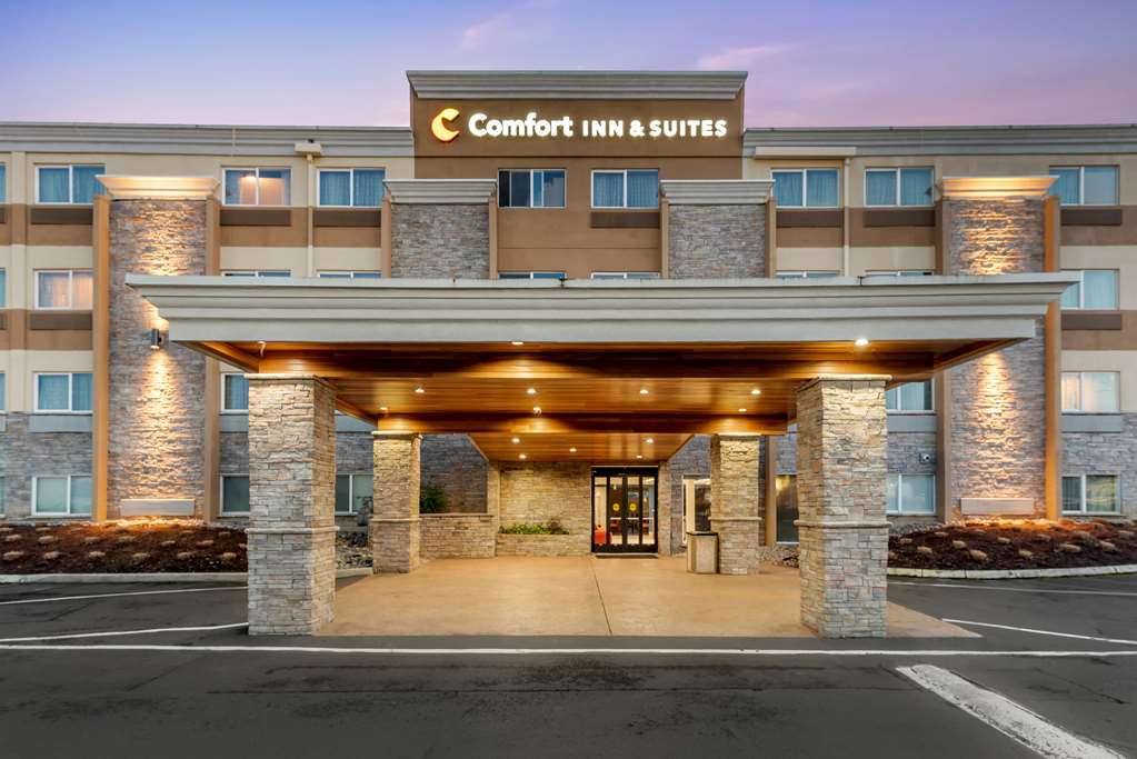 Comfort Inn & Suites Tigard near Washington Square - featured photo