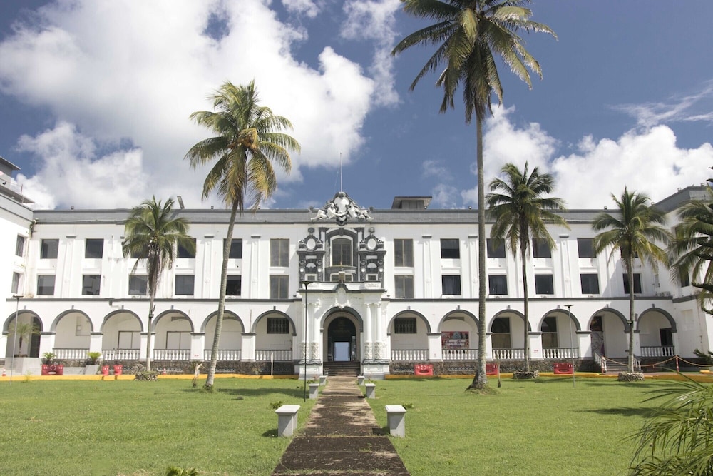 New Washington Hotel in Colon, Panama