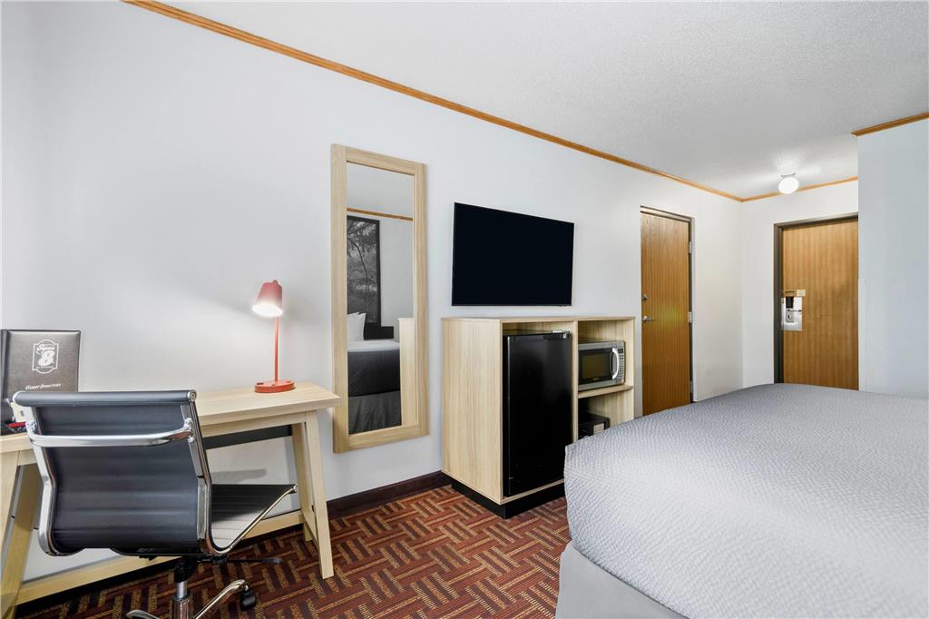 Super 8 by Wyndham Eveleth - photo 45