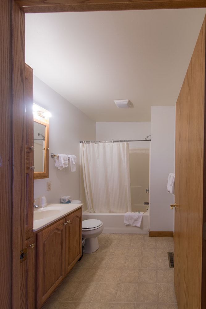 Draft Horse Inn and Suites - photo 13