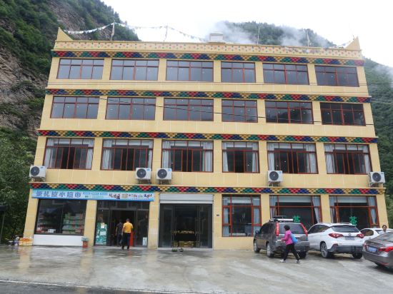 Manzhala Hotel — hotel in Luhua