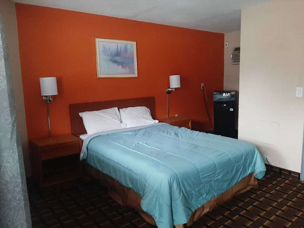 Country Hearth Inn Hannibal - photo 13