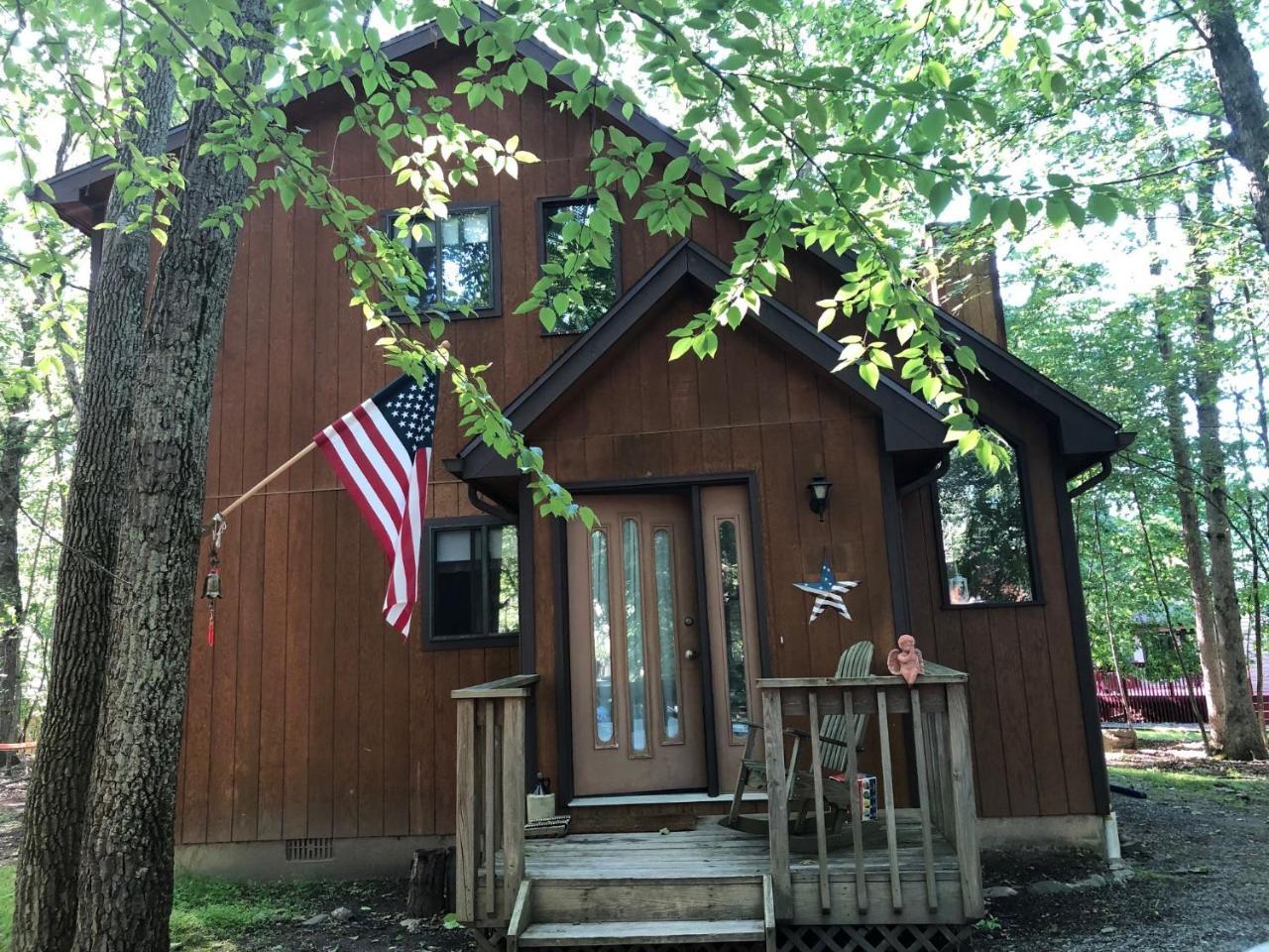 My Little Flagship Cabin — 4-Star Luxury Hotel in East Stroudsburg, United States