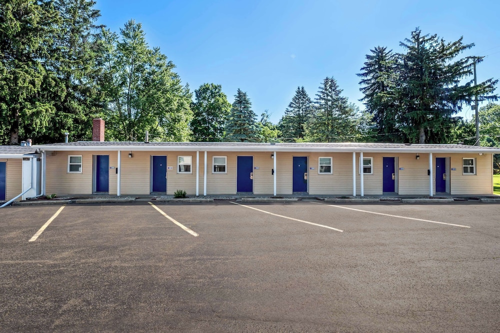Americas Best Value Inn Jonesville Hillsdale - photo 30