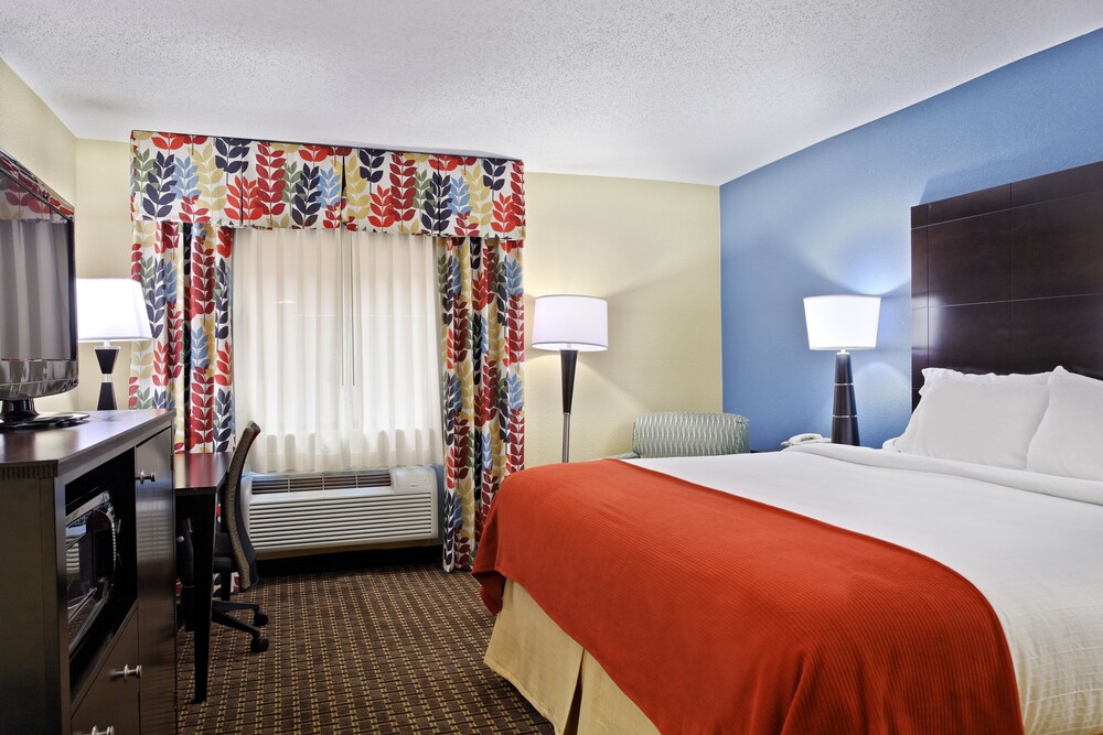 Holiday Inn Express Fort Campbell Oak Grove by IHG - photo 5