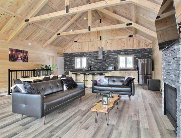 Chalet l'amical avec Spa — 4-Star Luxury Hotel in Montmagny, Canada