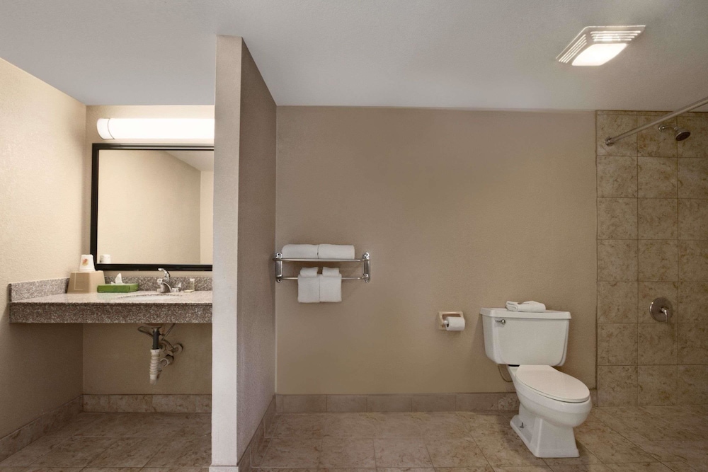 Super 8 by Wyndham Chattanooga East Ridge - photo 39