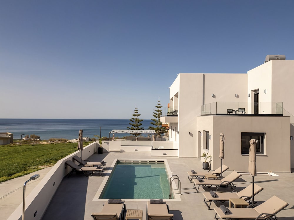 Villa Solaire With 2 Private Pools Sauna — 4-Star Luxury Hotel in Rethymno, Greece