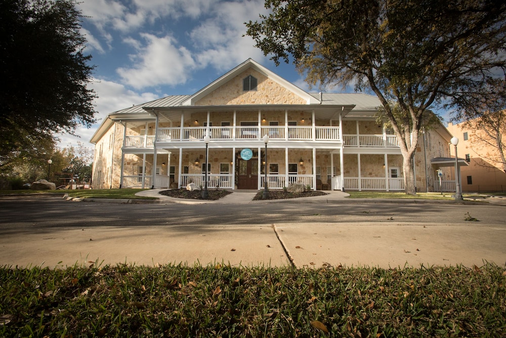 Gruene River Hotel & Retreat - carbon neutral hotel in New Braunfels
