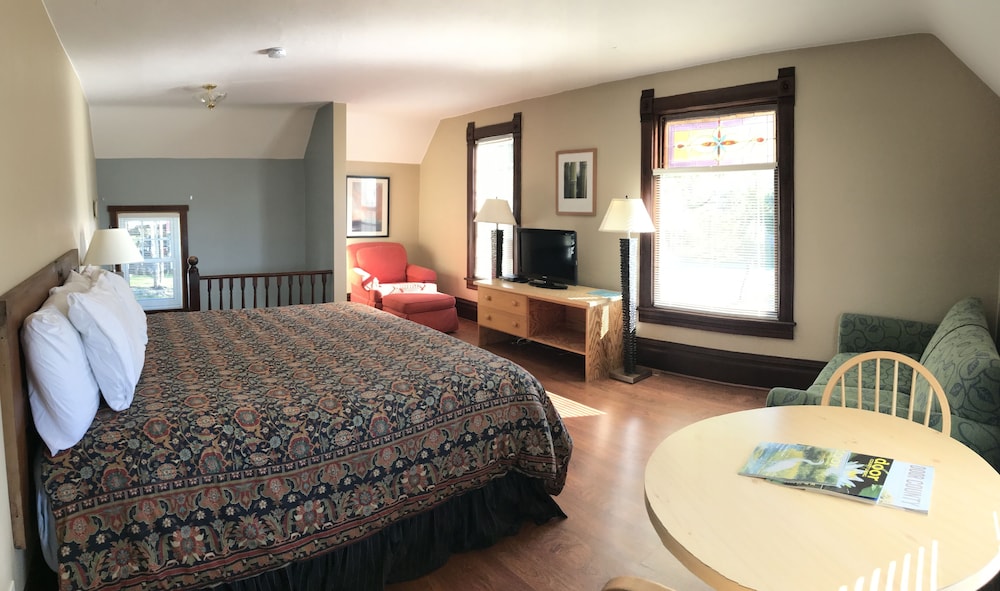 The Harbor Light Inn - photo 10