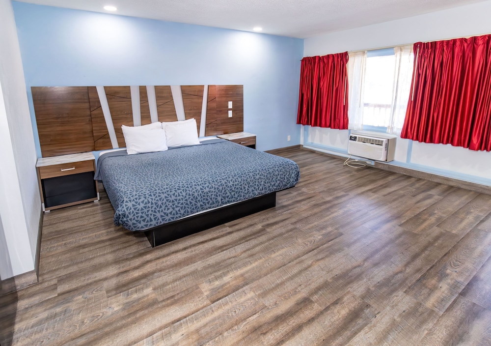 Econo Lodge Evansville - photo 3