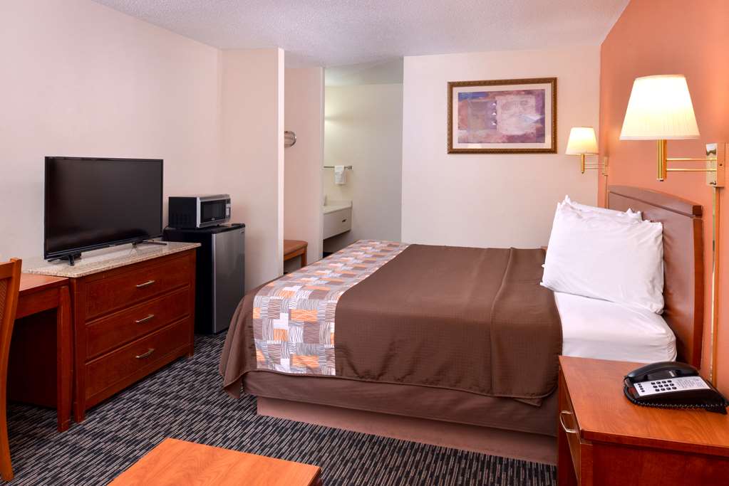 Americas Best Value Inn Sullivan - photo 7