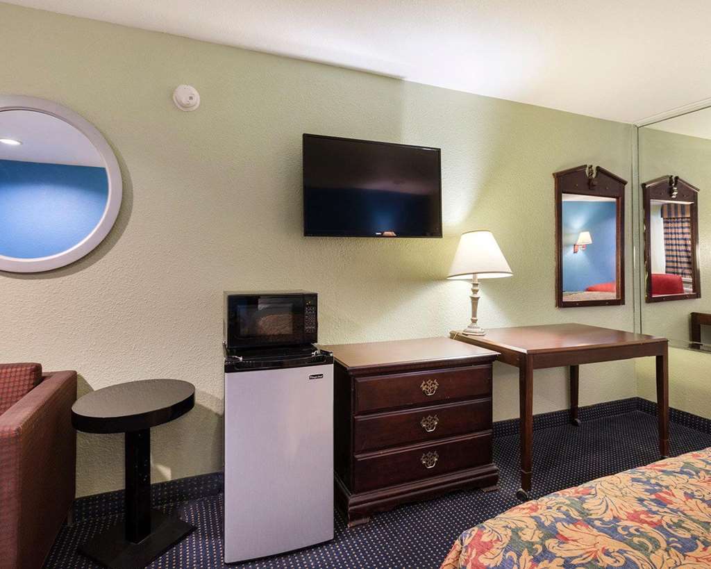 Rodeway Inn South Houston - photo 27