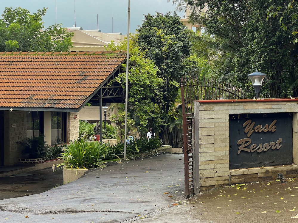 The Yash Resort — hotel in Akola