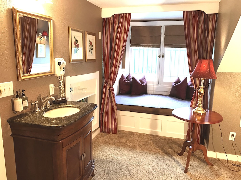 The Belvedere Inn & Restaurant - photo 23