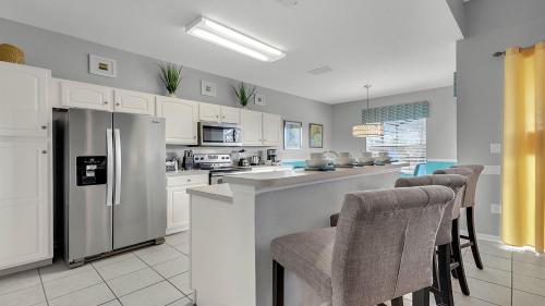 Striking 5br Resort Home Private Pool Spa Disney - photo 3
