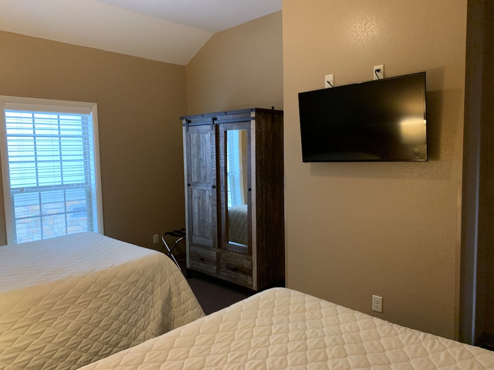 Carr's Northside Motel and Cottages - photo 18