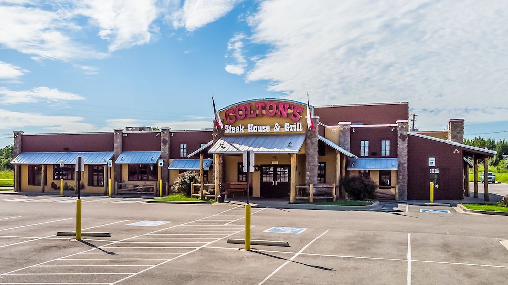 Hampton Inn Dickson - photo 43