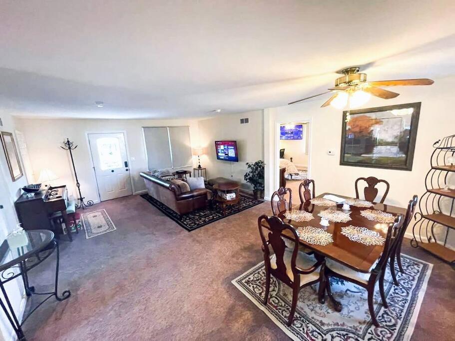 Entire Private 2 bedrooms house nice neighborhood — 4-Star Luxury Hotel in Arnold, United States