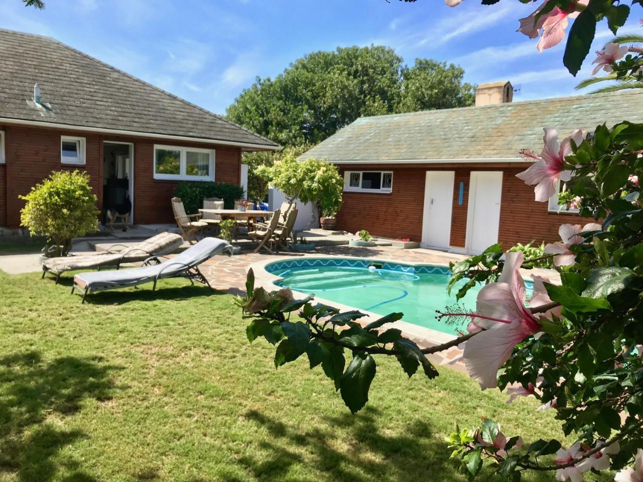 African Holiday Home in Table View
