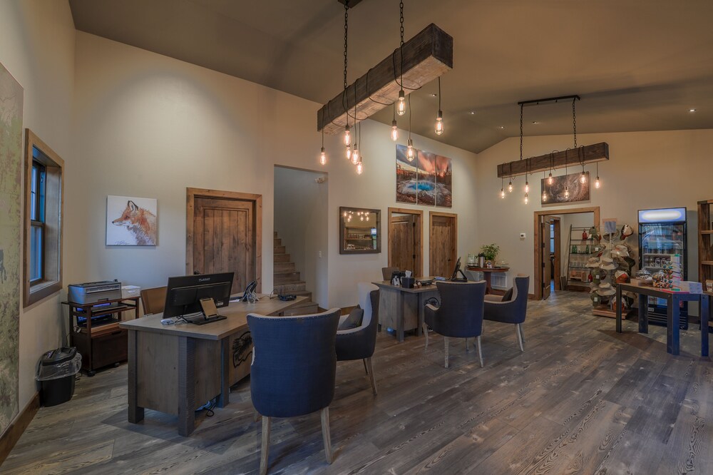 Golden Stone Inn - photo 2
