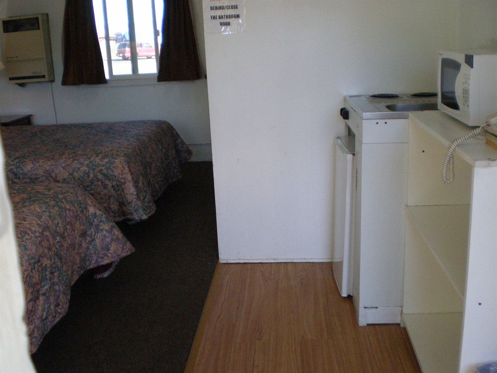 Quail Run Motor Inn - photo 3