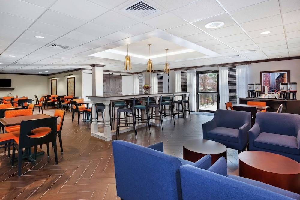 Hampton Inn Boston Peabody - photo 3