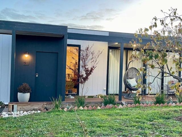 The Mod Clunes - carbon neutral hotel in Unknown City