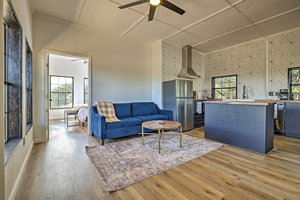 Chic Fredericksburg Retreat Near Wineries in Fredericksburg, United States