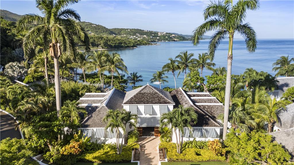 Round Hill Hotel And Villas