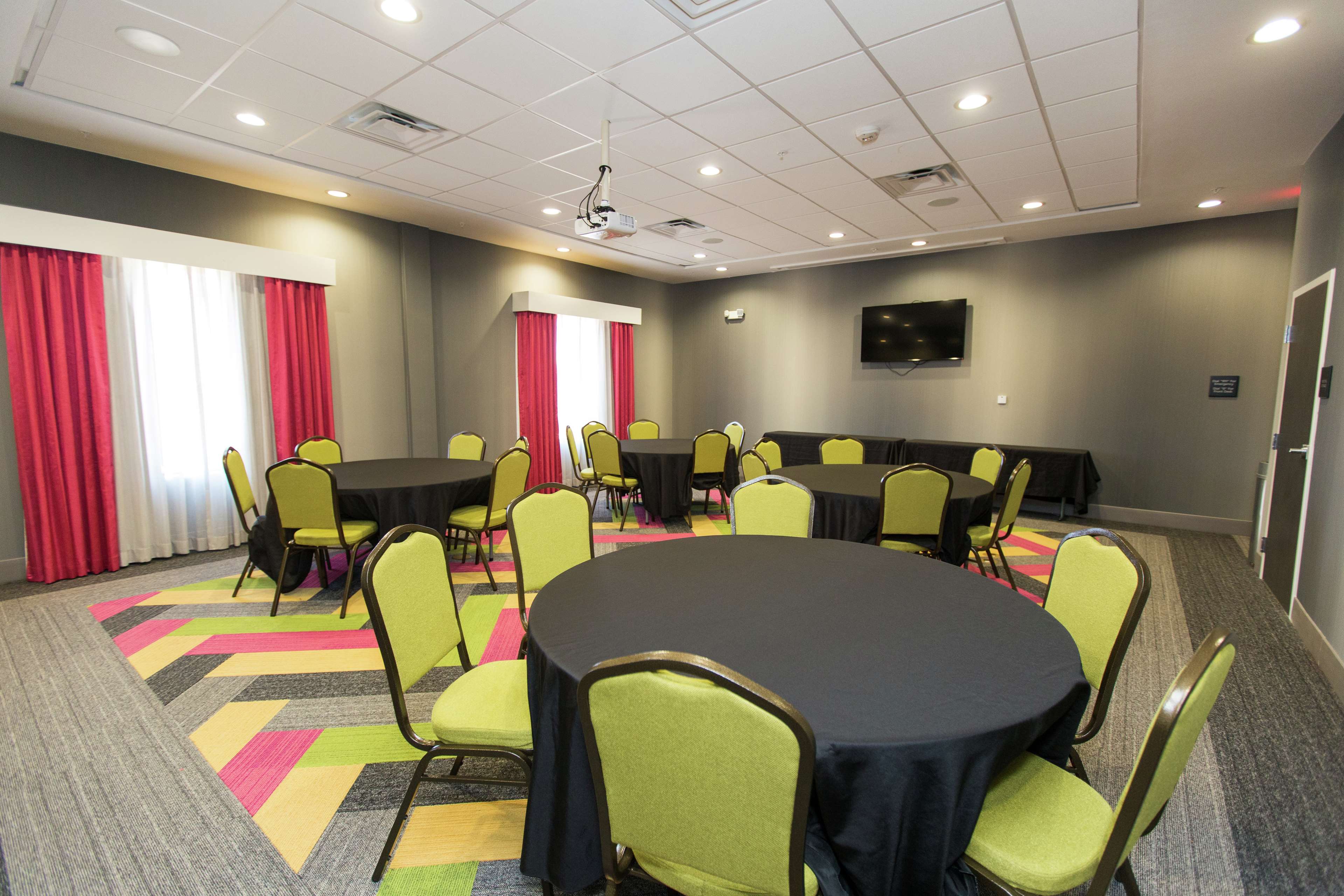 Hampton Inn Mustang - photo 22