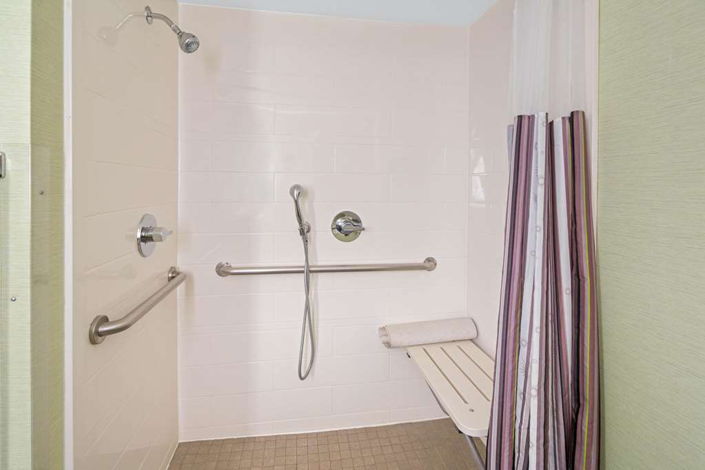 La Quinta Inn & Suites by Wyndham Orange County Airport - photo 19