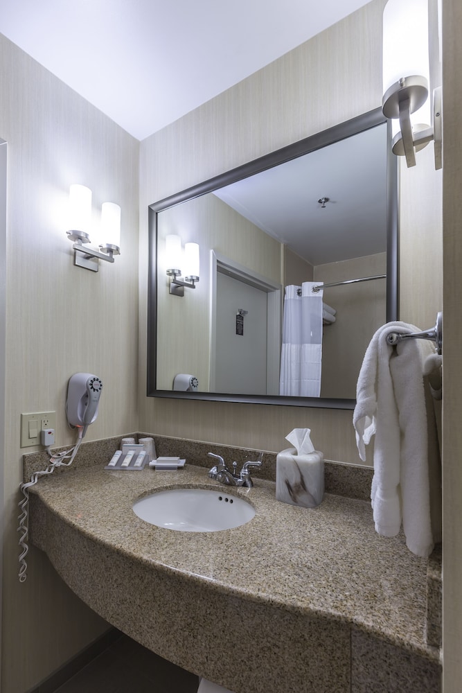 Hilton Garden Inn Fairfield - photo 26