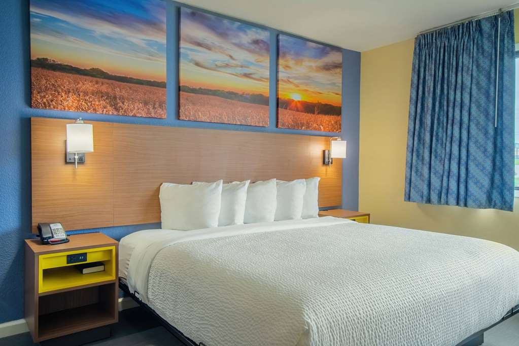 Days Inn & Suites by Wyndham Waterloo - photo 22