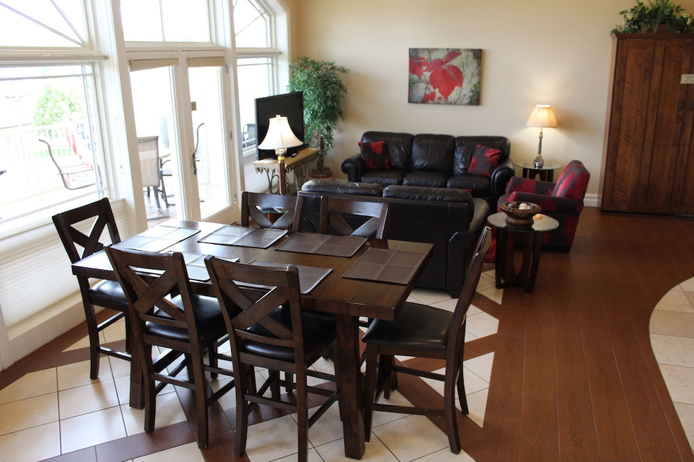 Riverwalk Place Resort & Spa - photo 37