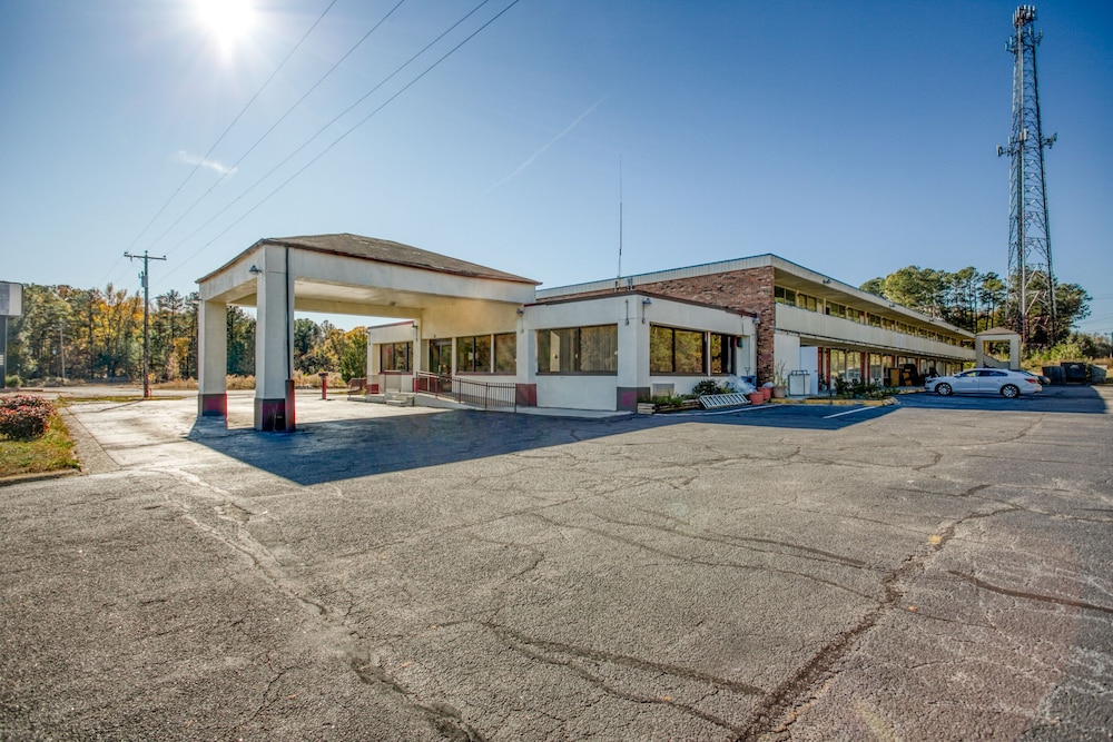 Travelers Inn By OYO Templeton VA — hotel in Petersburg