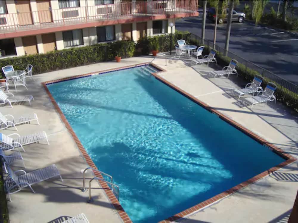 Inn of America Palm Beach Gardens - photo 13