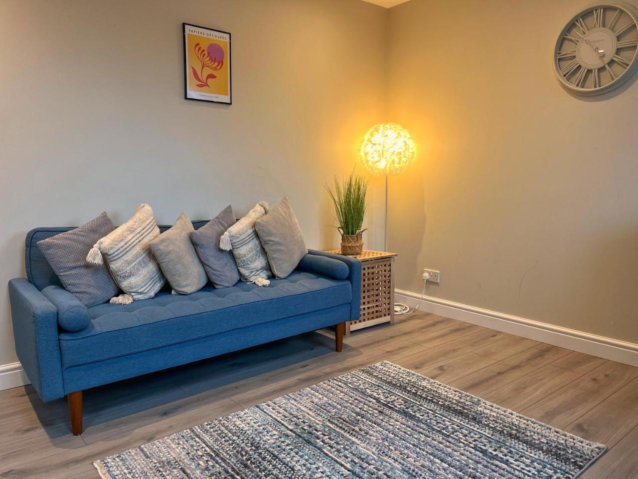 Central 2 Bedroom with Free Parking & Foosball Table
