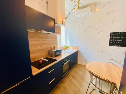 ''Le GAcnAcral'' Superbe appartement Haussmanien climatisAc en coeur de ville — 4-Star Luxury Hotel in Sete, France