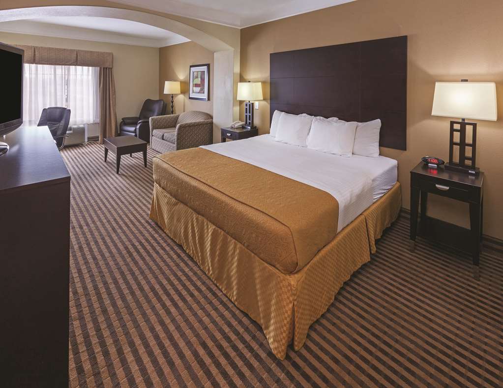 La Quinta Inn & Suites by Wyndham Livingston - photo 11