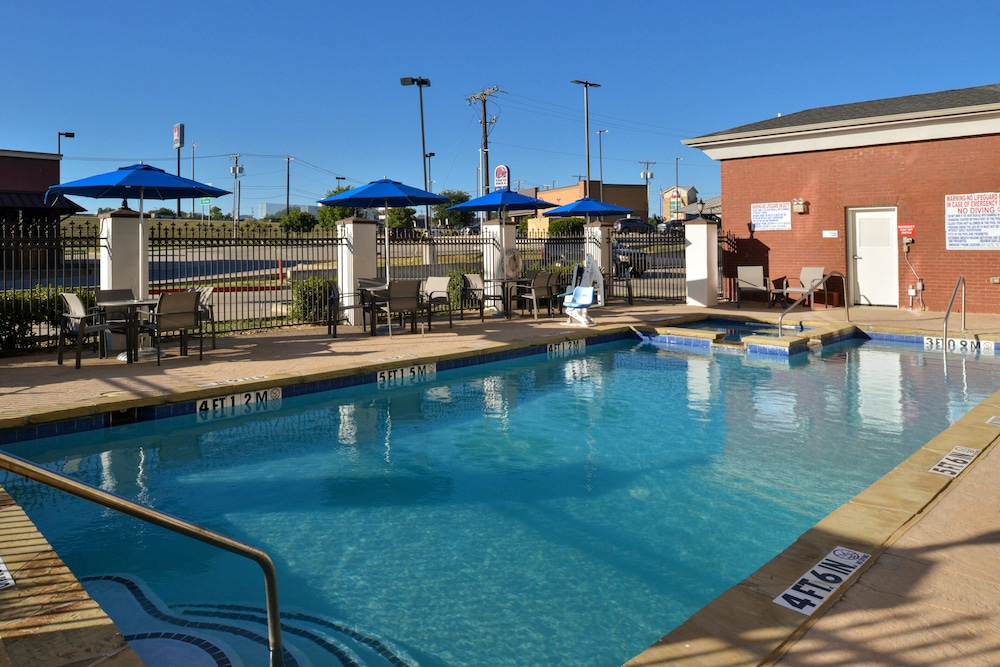 Holiday Inn Express Hotel & Suites Royse City by IHG - photo 37