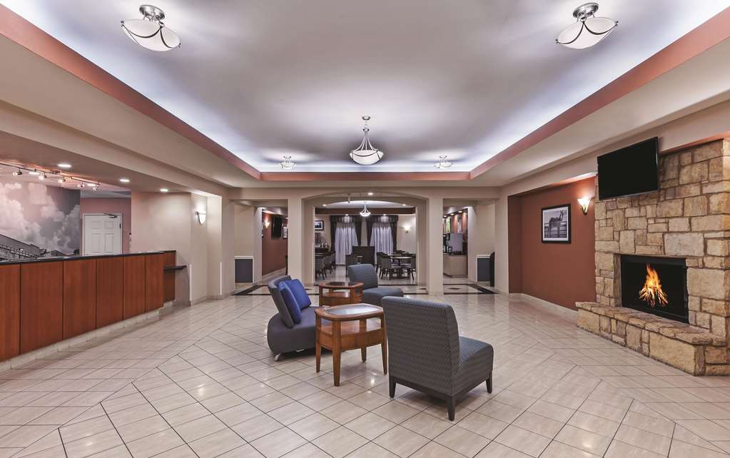 La Quinta Inn & Suites by Wyndham Granbury - photo 7