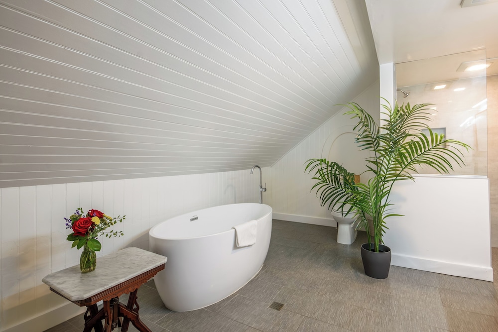 Cedar Gables Inn - photo 47