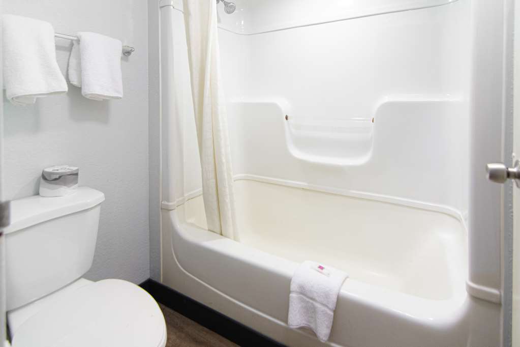 Motel 6 Lantana - photo 9