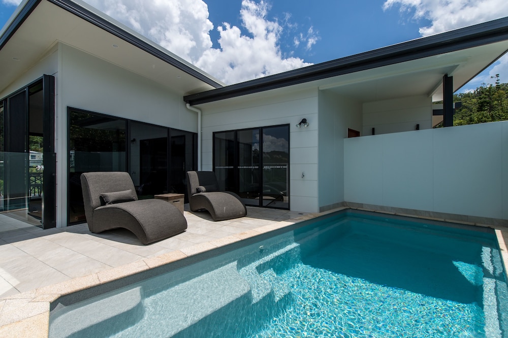 Bundaleer Home — 4-Star Luxury Hotel in Airlie Beach, Australia