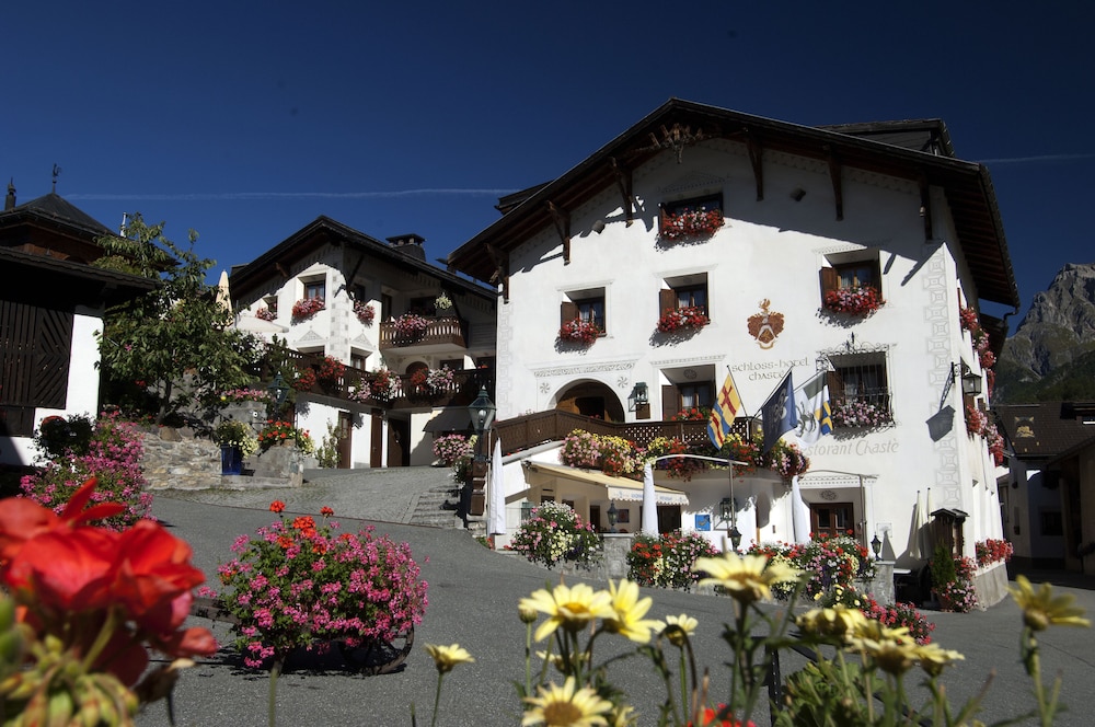 Relais & Châteaux Schlosshotel Chastè Scuol Tarasp — Scuol — photo 2