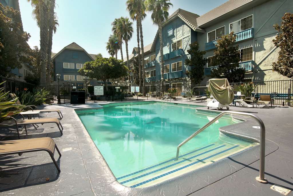 Azure Hotel & Suites Trademark Collection by Wyndham - photo 8